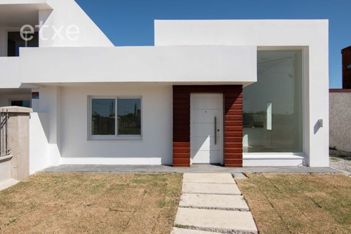 Casa En Venta De 2 Dormitorios En Barros Blancos