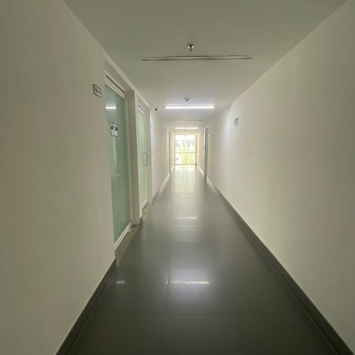 Imagen 7 de 8 de Oficina En Alquiler - Urb. Las Mercedes