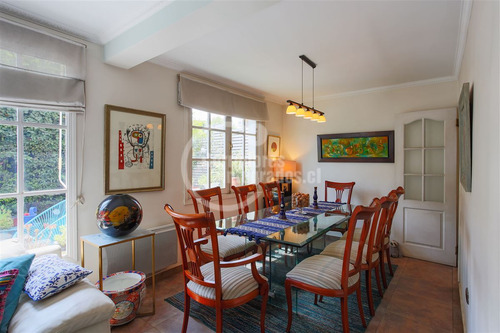 Casa En Venta De 5 Dorm. En Las Condes