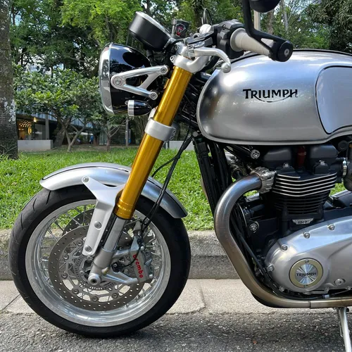 Triumph Thruxton R 1200