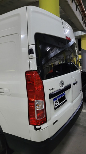 Toyota Hiace 2.8 Tdi Furgón 6at L2h2 3a 5p