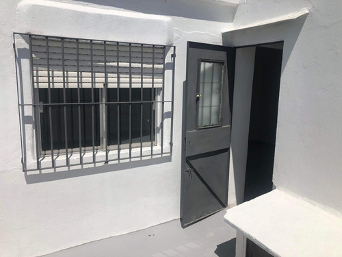 Dueño Vende Apartamento A Media Cuadra Carlos Ma Ramirez A Dos De Paso Molino Excelente Punto Oportunidad De Inversion Alquilado