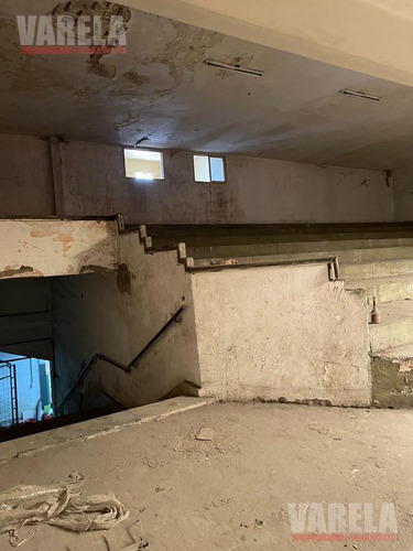 Imagen 17 de 21 de Ex Cine Continental Lote Propio Apto 2072m² 1200m² Cub. 2 Baños. Oficinas. Sótano. 1° P. Pullman. Escenario. Oportunidad!!