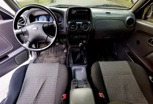 Nissan Frontier 2.4L DOBLE CABINA 4x2