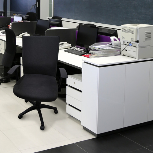 Silla Para Oficina Tapizada En Tela Color Negro, Ergonómica Color Negro