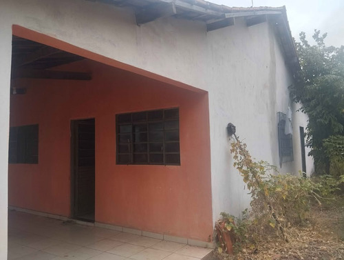 Casa Bem Localizada E Escriturada