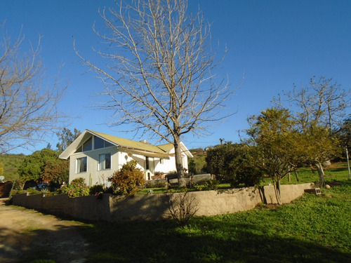 Parcela Con 2 Construcciones. Cercana Acceso Troncal Sur...