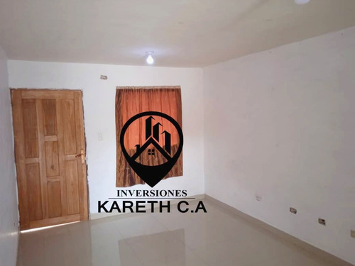 Imagen 2 de 6 de Vendo Town House Por Remodelar En Zona Céntrica