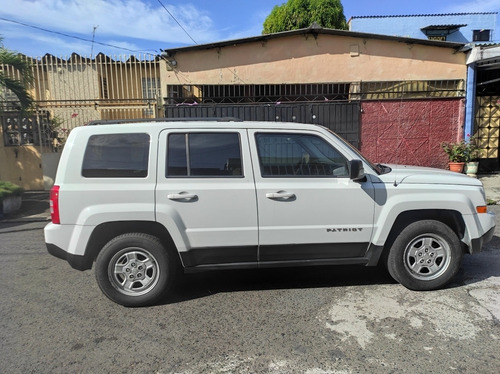 Imagen 2 de 9 de Jeep Patriot 4x2