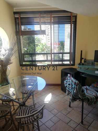 Imagen 2 de 11 de Amplio Y Espectacular Dúplex Con Vista Al Mar, Ubicación Privilegiada Y Atractivos Sectores Del Litoral Central. Mayte Hernández 04129934935