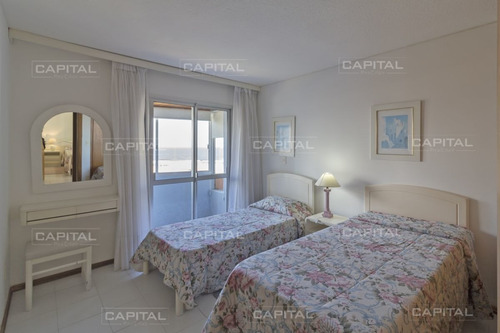 Imagen 16 de 23 de Apartamento De Dos Dormitorios Con Vista Al Mar - Venta En Playa Brava - Punta Del Este Brava