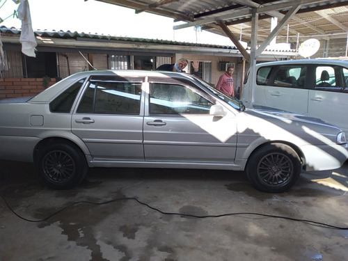 Imagem 1 de 10 de Volkswagen Santana 2001 2.0 4p