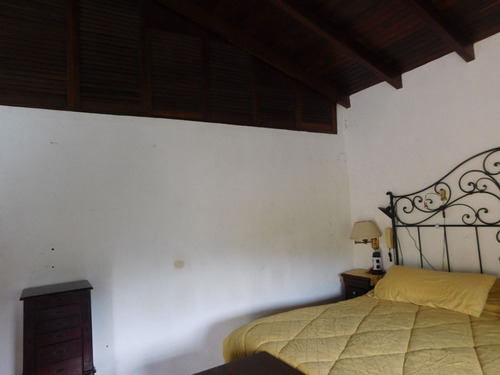 Townhouse En Venta Urb. Monteclaro Laguna
