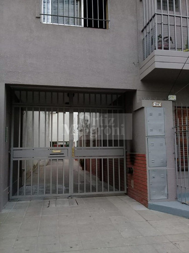 Departamento  En Venta Ubicado En Banfield, Lomas De Zamora, G.b.a. Zona Sur