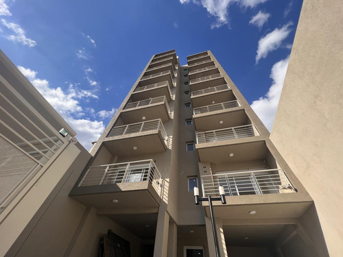 Imagen 1 de 15 de Edificio - Moron Sur