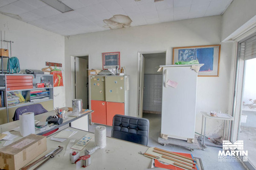 Galpón De 500m2 Con Tres Oficinas Y Vestuarios - Olivos