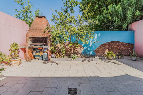 Encantadora Casa De 5 Ambientes Con Amplios Espacios Y Excelente Ubicación