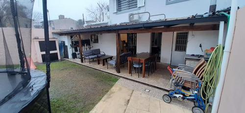 Imagen 16 de 30 de Casa En Venta - Castelar Norte - Parque Sayago - 4 Ambientes - Con Parque Y Piscina - Permuta