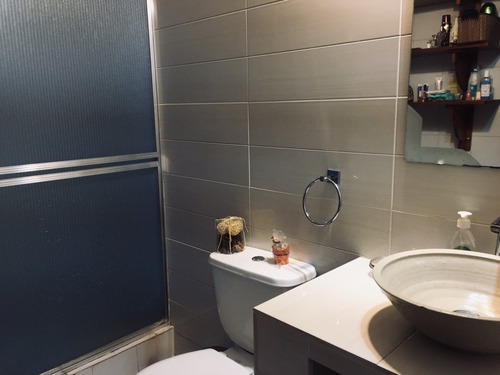 Imagen 19 de 30 de Comoda Y Amplia Casa En Venta. Urb, Miranda. Mr 04126270120