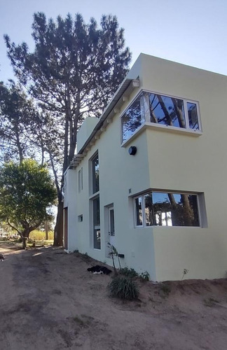 Casa En Venta - 3 Dormitorios 2 Baños - 90mts2 - Ostende
