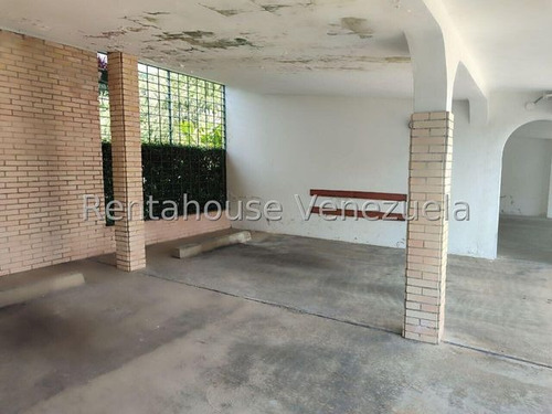Casa En Esquina Que Combina Comodidad Y Ubicación Privilegiada Trigal Centro 25-6231