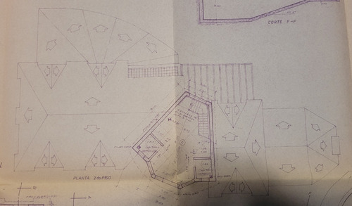 Saint Thomas Norte: Excelente Oportunidad Para Reacondicionar, Importante Casa De 691 M2, Sobre Dos Lotes, Total 2006 M2. Hoy Resulta Mucho Más Barato Comprar Y Adaptar Al Gusto Propio, Que Construir.