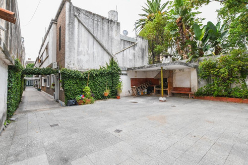 Casa De Pasillo En Venta De 4 Dormitorios Con Parrillero Y Cochera Centro