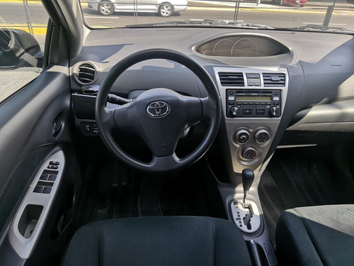 Imagen 12 de 15 de Toyota Yaris 2015 1.5 Premium Sedan At