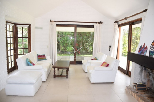 Casa En Roosevelt, 3 Dormitorios *- Ref: 837