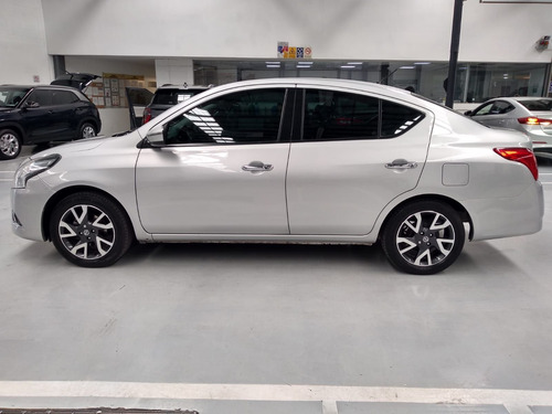 Imagen 4 de 15 de Nissan Versa 2017 1.6 Exclusive Navi At
