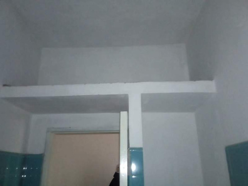 Imagen 7 de 8 de Eliseo Canton 2600 Local 22 Ms2 Con Un Pequeño Deposito Y Baño.