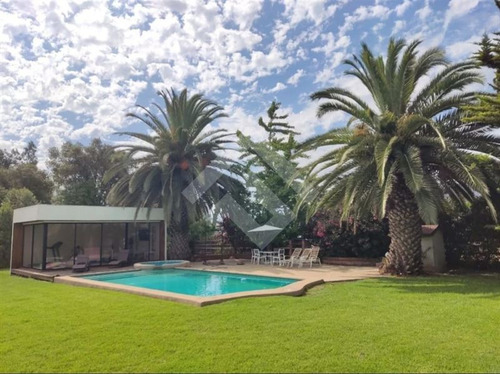 Casa En Venta De 5 Dorm. En Talagante.