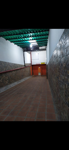 Imagen 10 de 10 de Locales Depositos Almacen Galpon En Los Cortijos De Lourdes