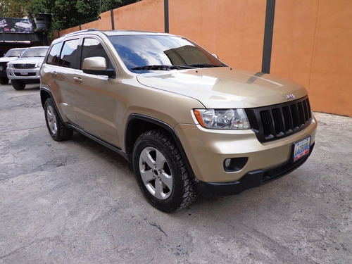 Imagen 3 de 10 de Jeep Grand Cherokee Laredo 2011 4x2 Automático