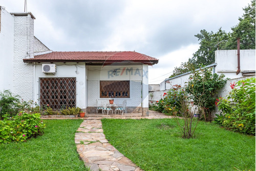 Casa Venta La Plata 2 Dormitorios Quincho Y Parque