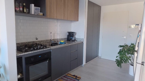 Departamento En Venta De 2 Ambientes En Olivos Con Cochera Y Balcón