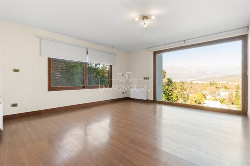 Casa En Arriendo De 5 Dorm. En Lo Barnechea