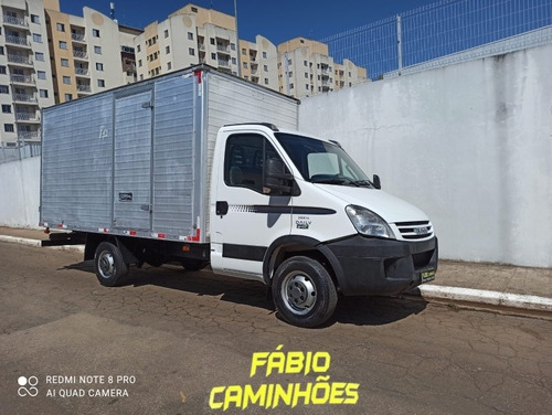 Imagem 2 de 10 de Iveco 35s14 Ano 2011 Baú