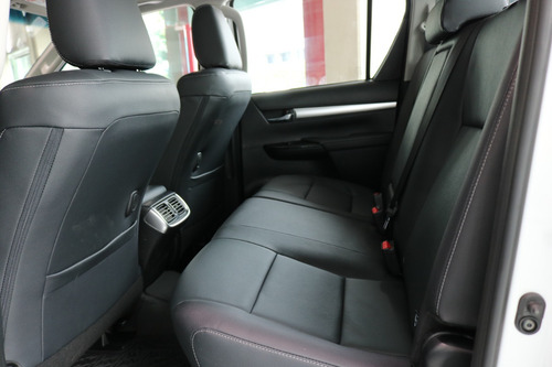 Imagen 8 de 10 de Toyota Hilux 4.0 2023