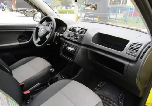 Taxi Skoda Fabia Combi, Taxis Libres Automóvil Modelo 2015.