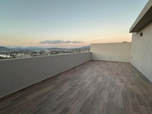 Se Vende Hermosa Residencia Con Diseño De Autor En Lomas De Juriquilla
