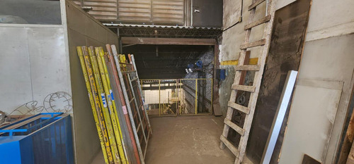 Galpón 700 M² Comercial E Industrial S/avenida Y Salida A Calle Lateral - Villa Madero