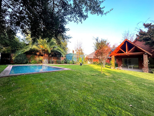 Casa En Arriendo De 6 Dorm. En Lo Barnechea