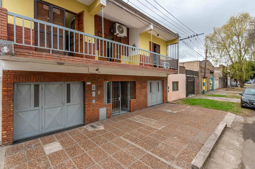Imagen 2 de 30 de Casa En Venta · 3 Dormitorios · Patio · 2 Cocheras