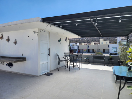 Casa En Venta Con Espacios Amplios (trato Directo)