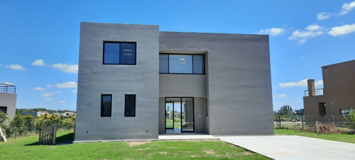 Imagen 2 de 19 de Hermosa Casa En San Matias Área 1 Al Agua