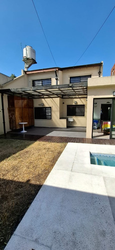 Casa 3 Amb. En Alquiler Con Cochera, Pileta. Ramos Mejía