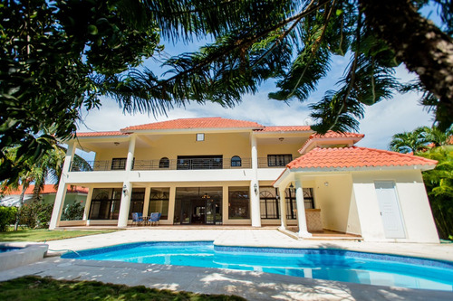 Vendo Magnífica Villa En Metro Country Club, Una Mansión De Lujo En Juan Dolió, República Dominicana