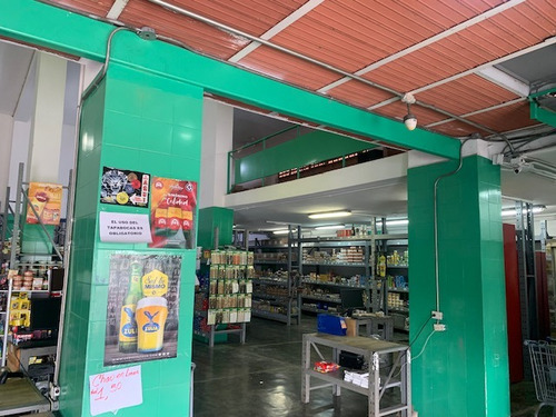 En Venta Deposito Local Comercial Mayorista Y Detal En Mercado Periférico La Candelaria.