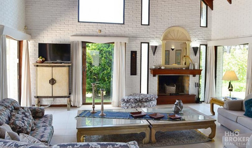 Hermosa Casa En Alquiler A Pasos Del Mar- Playa Brava - Punta Del Este-ref:2047